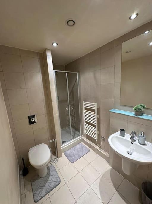 Modern 2-Bedroom Apartment In Sheffield City Centre With Balcony, 2 Bathrooms & 4K Smart Tv - Sleeps 6 Exterior photo