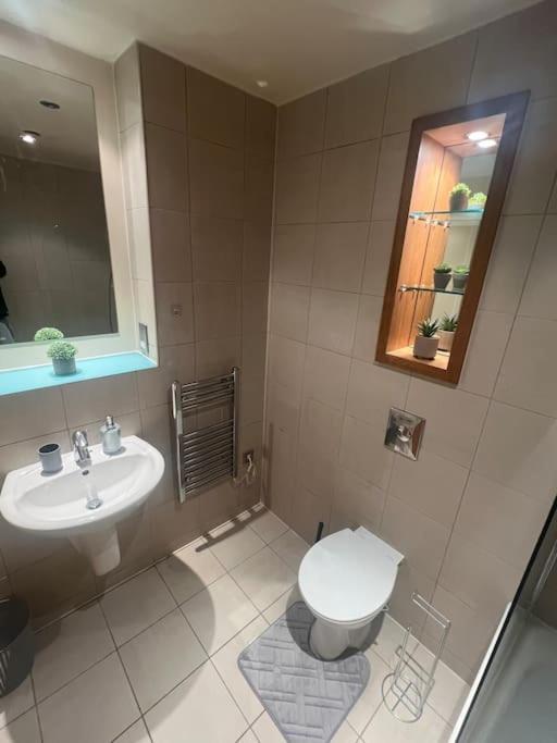 Modern 2-Bedroom Apartment In Sheffield City Centre With Balcony, 2 Bathrooms & 4K Smart Tv - Sleeps 6 Exterior photo