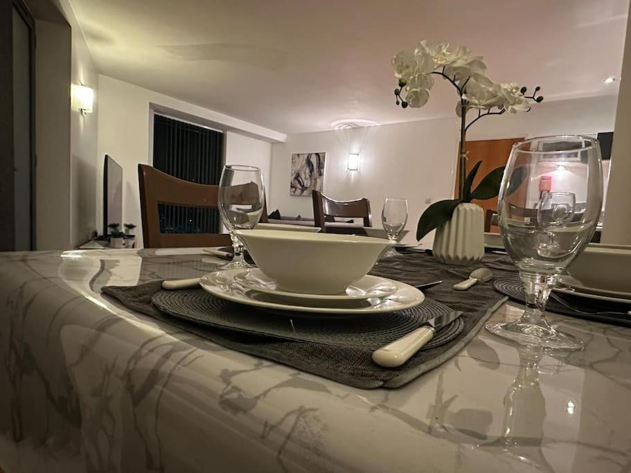 Modern 2-Bedroom Apartment In Sheffield City Centre With Balcony, 2 Bathrooms & 4K Smart Tv - Sleeps 6 Exterior photo