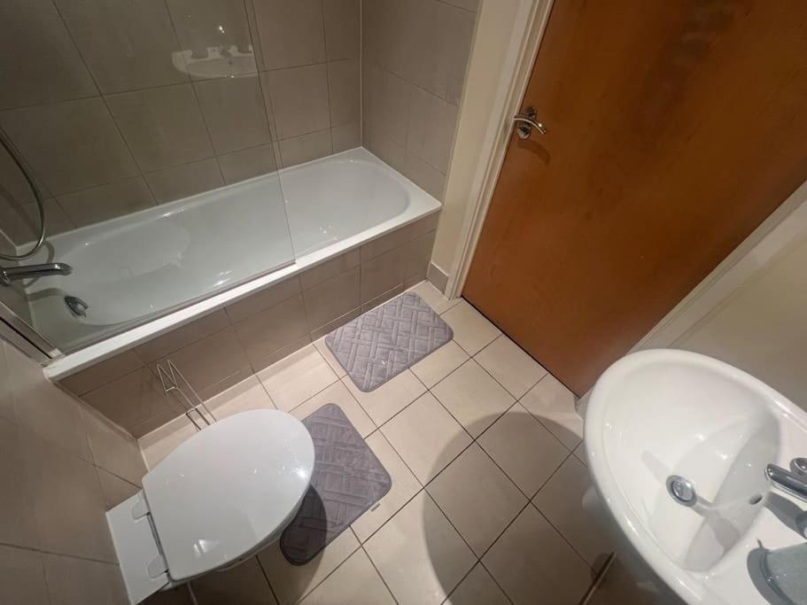 Modern 2-Bedroom Apartment In Sheffield City Centre With Balcony, 2 Bathrooms & 4K Smart Tv - Sleeps 6 Exterior photo