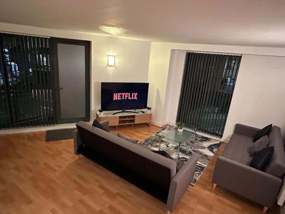 Modern 2-Bedroom Apartment In Sheffield City Centre With Balcony, 2 Bathrooms & 4K Smart Tv - Sleeps 6 Exterior photo