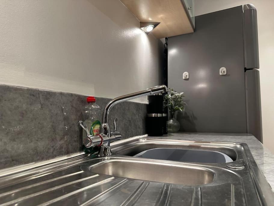 Modern 2-Bedroom Apartment In Sheffield City Centre With Balcony, 2 Bathrooms & 4K Smart Tv - Sleeps 6 Exterior photo
