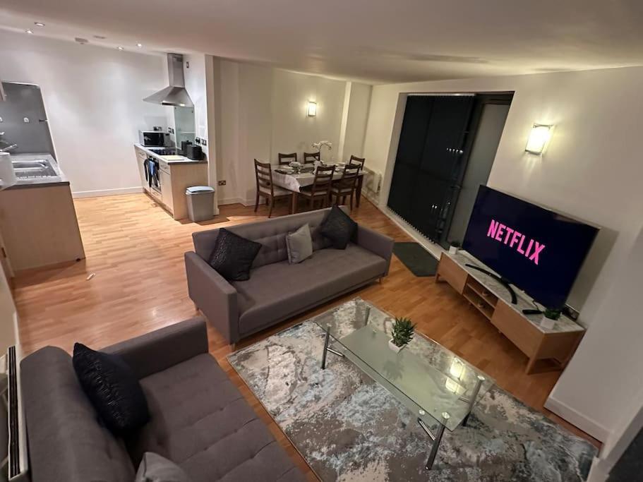 Modern 2-Bedroom Apartment In Sheffield City Centre With Balcony, 2 Bathrooms & 4K Smart Tv - Sleeps 6 Exterior photo